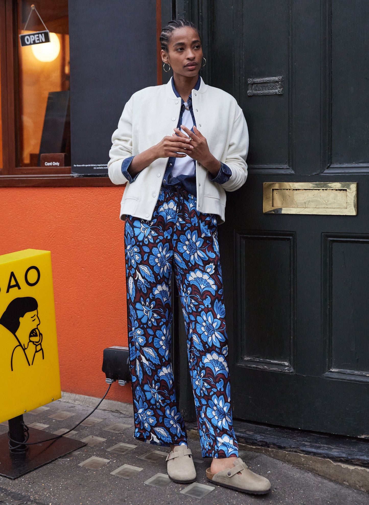 Mandy Printed Satin Trousers / Blue Floral Saraca