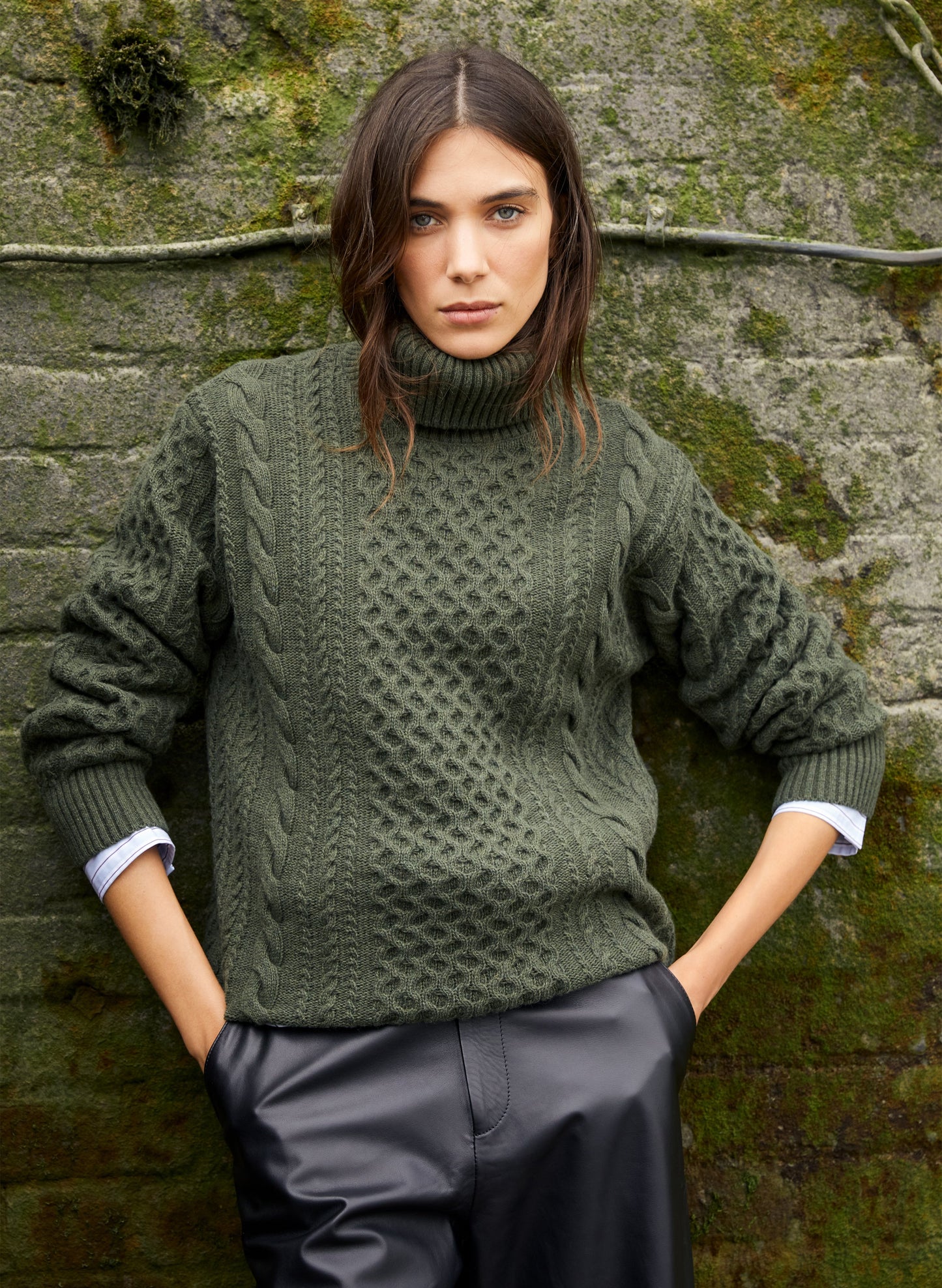 Juno Wool Blend Cable Turtleneck Jumper / Dark Olive