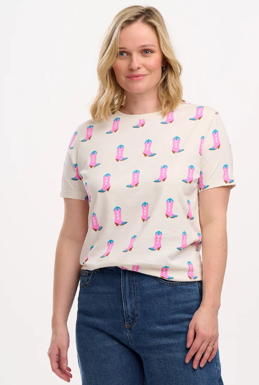 Maggie T-shirt - Off-White, Cowgirl Boots