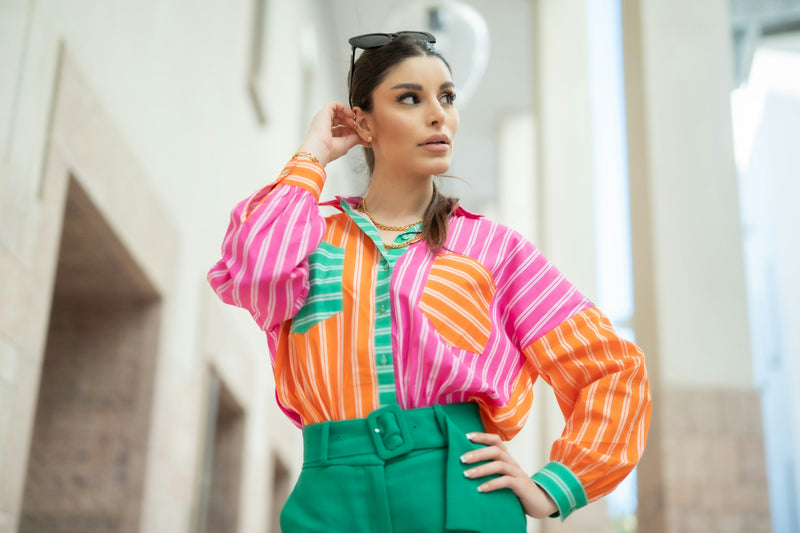 Woman wearing a bright, contrasting outfit.