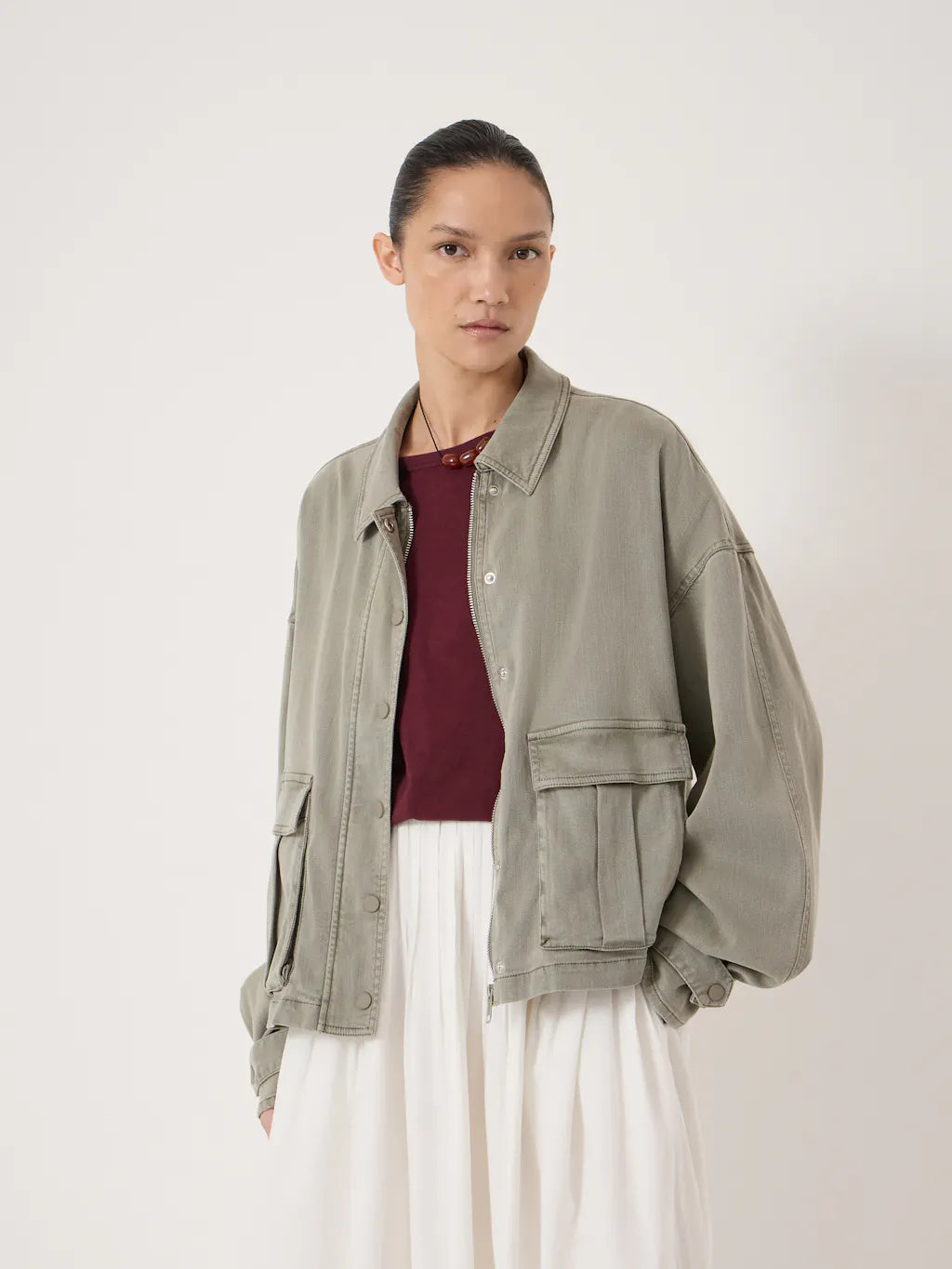 Washed khaki utility jacket with pockets and zip opening