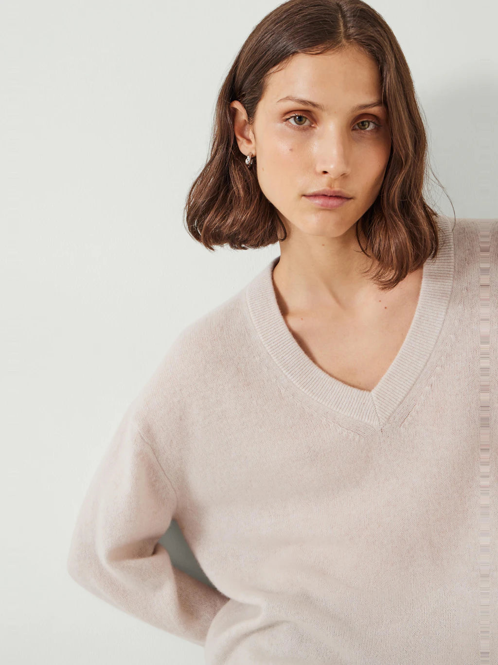 Scarlett Cashmere V-Neck Jumper - Neutral