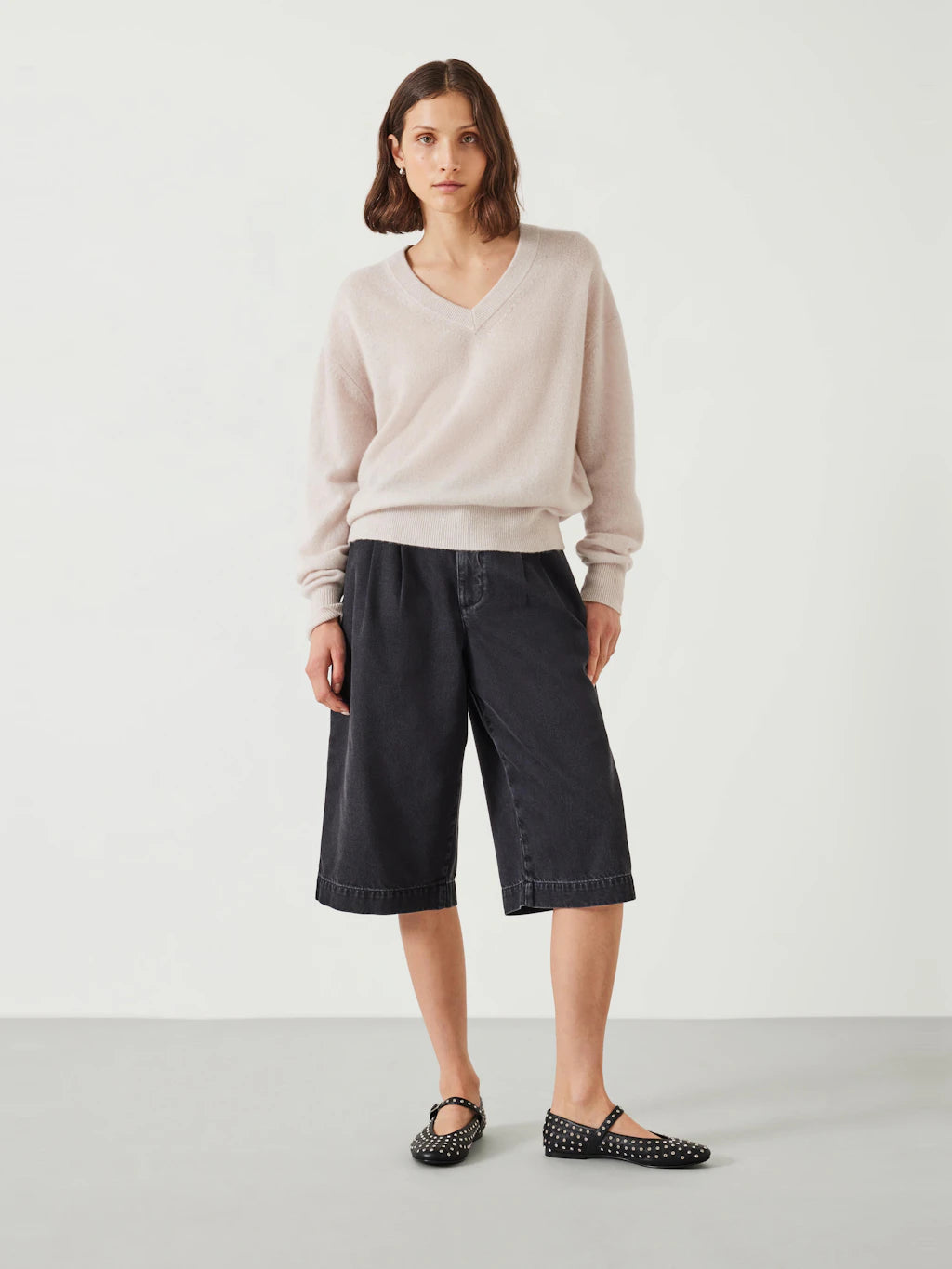 Scarlett Cashmere V-Neck Jumper - Neutral