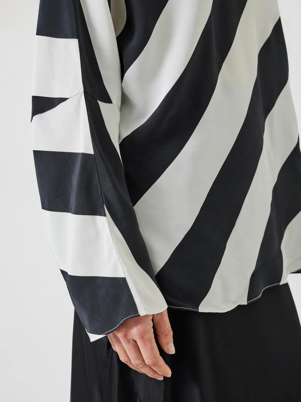Whitney Diagonal Oversized Stripe Top - Stripe Navy