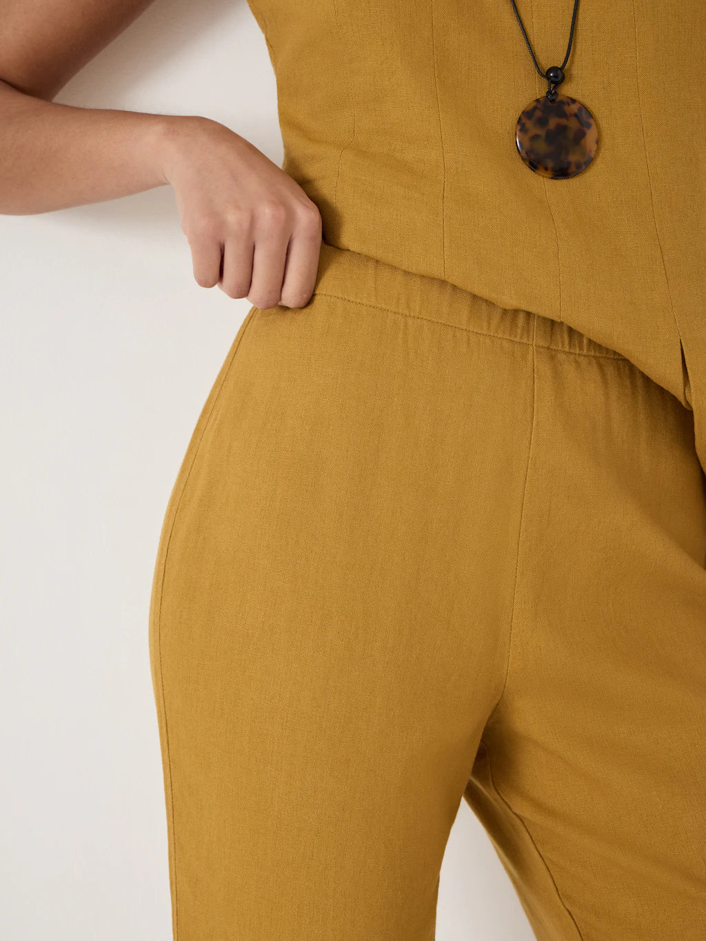 Suki Linen Blend Crop Trousers - Gold Yellow