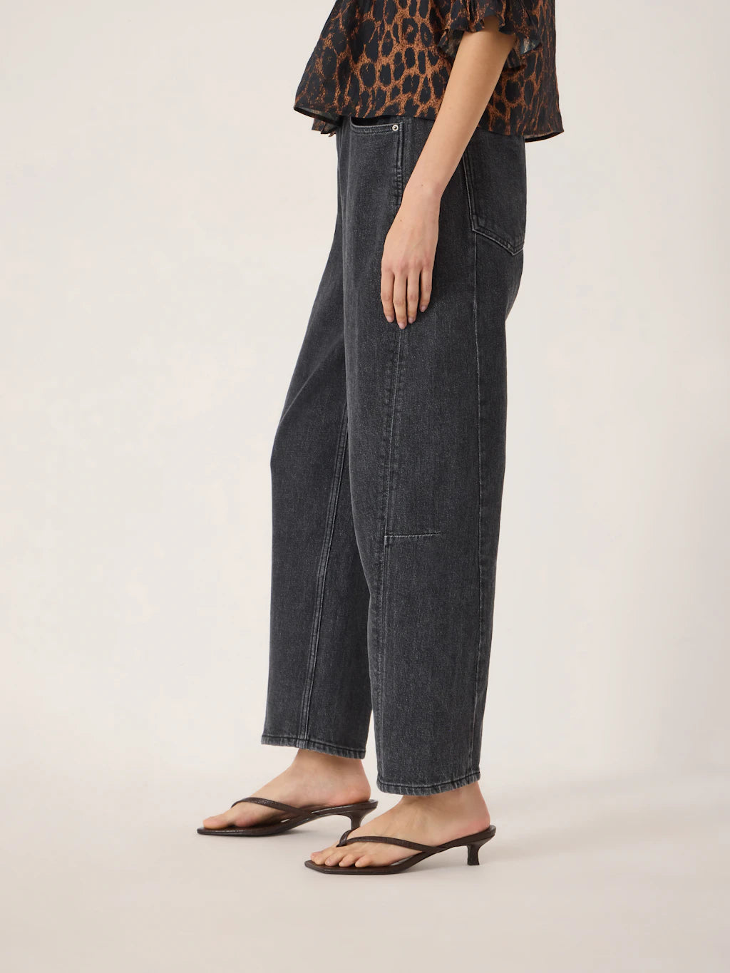 Bronnie Tapered Leg Jeans - Washed Black