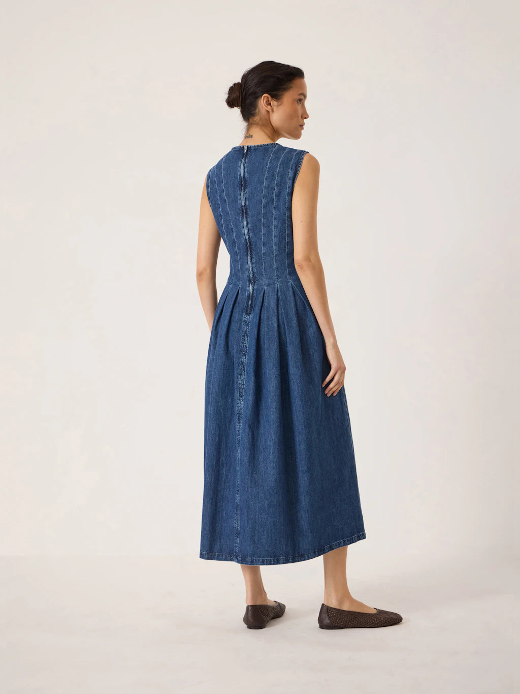 Priya Denim Pleated Midi Dress - Mid Authentic Wash