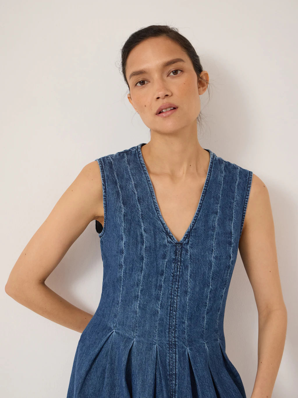 Priya Denim Pleated Midi Dress - Mid Authentic Wash