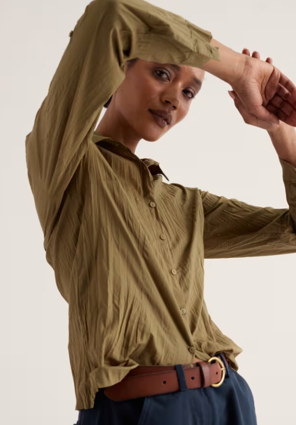Larissa Plain Shirt in Crinkled Organic Cotton - Fern Moss
