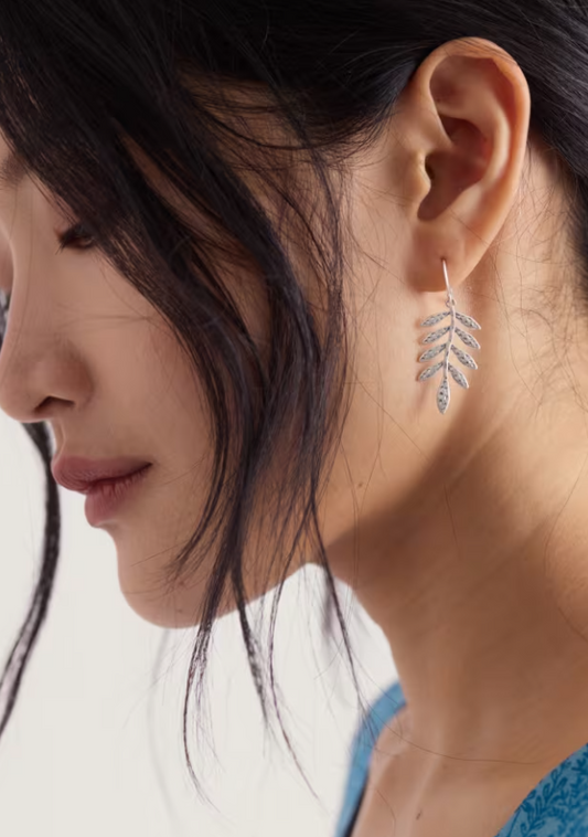 Silver leaf shaped drop earrings.