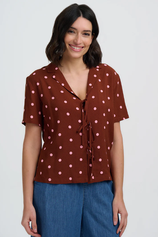 Short-sleeve brown blouse with pink polka dots and tie-front detail
