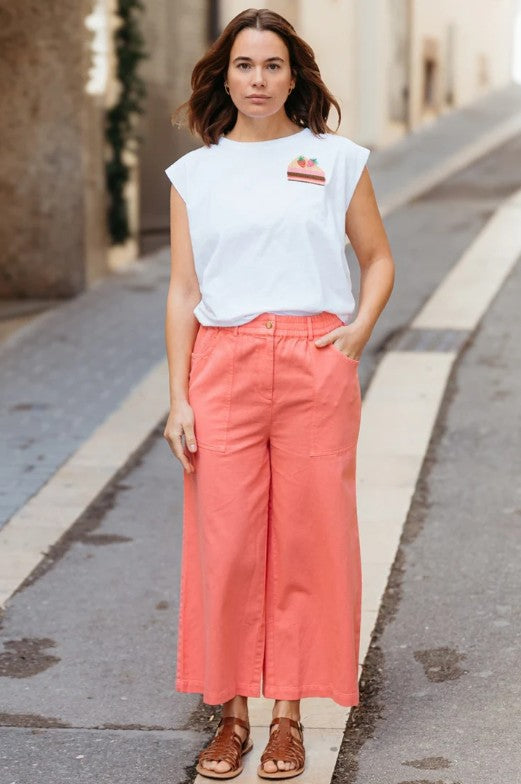 Coral cropped trousers with elasticated waistband.