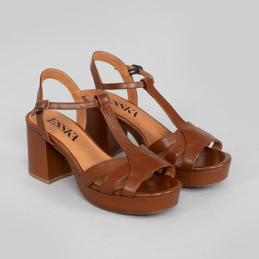 Brown leather sandals with heel