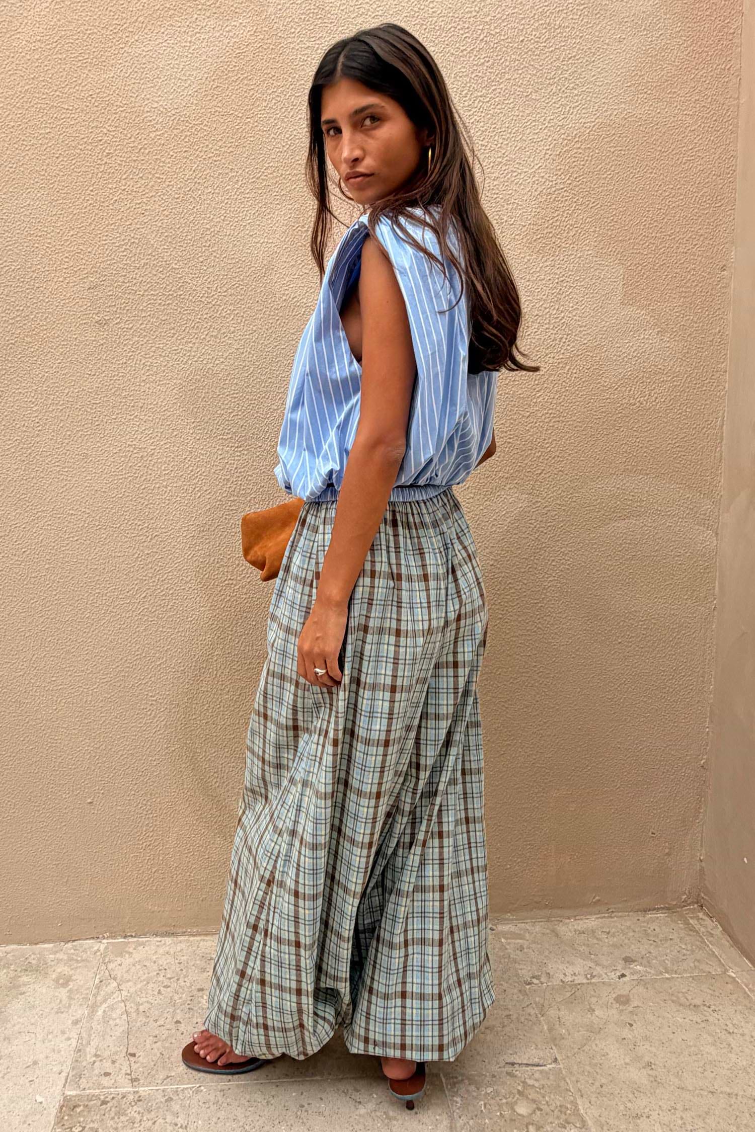 Checked balloon cotton trousers in light blue and brown.