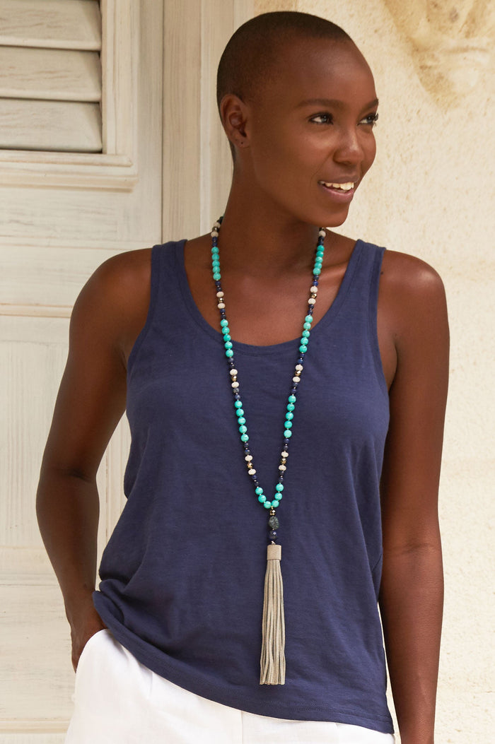 Navy sleeveless tank top in organic cotton.