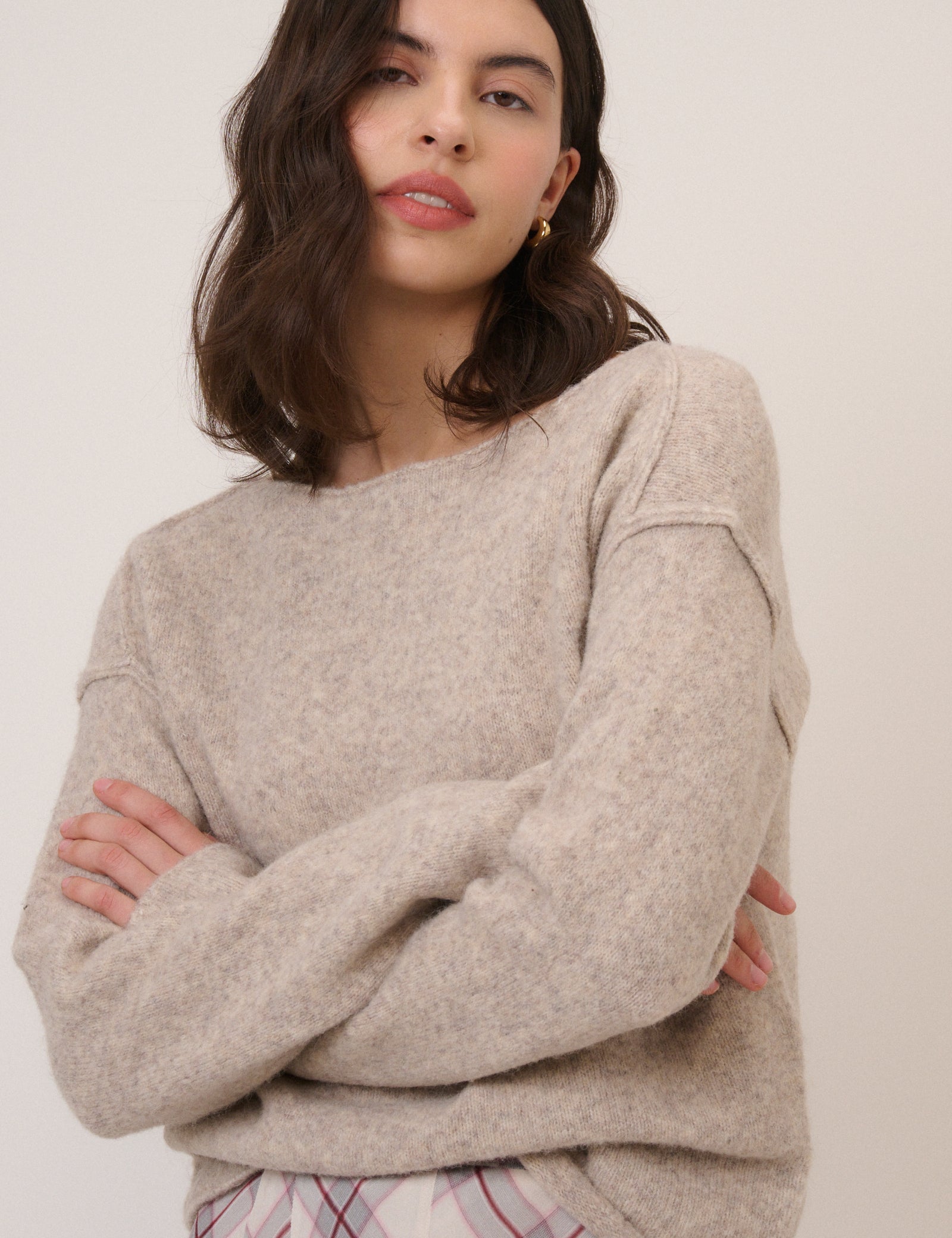 Beige boatneck jumper.