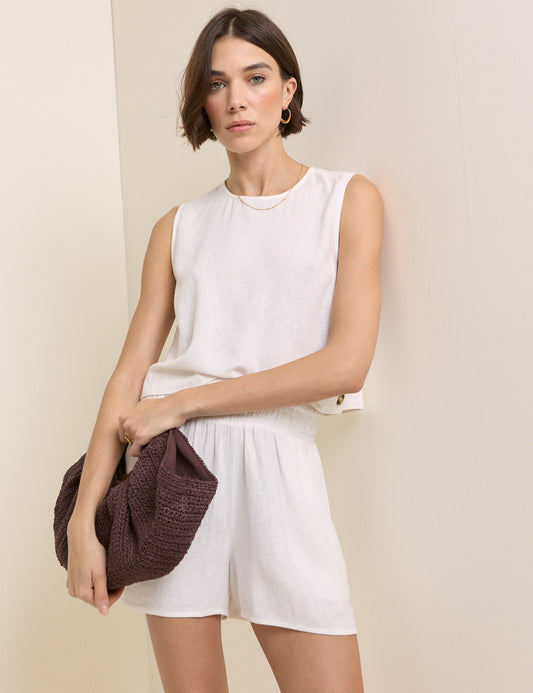 White linen blend elasticated waist shorts.
