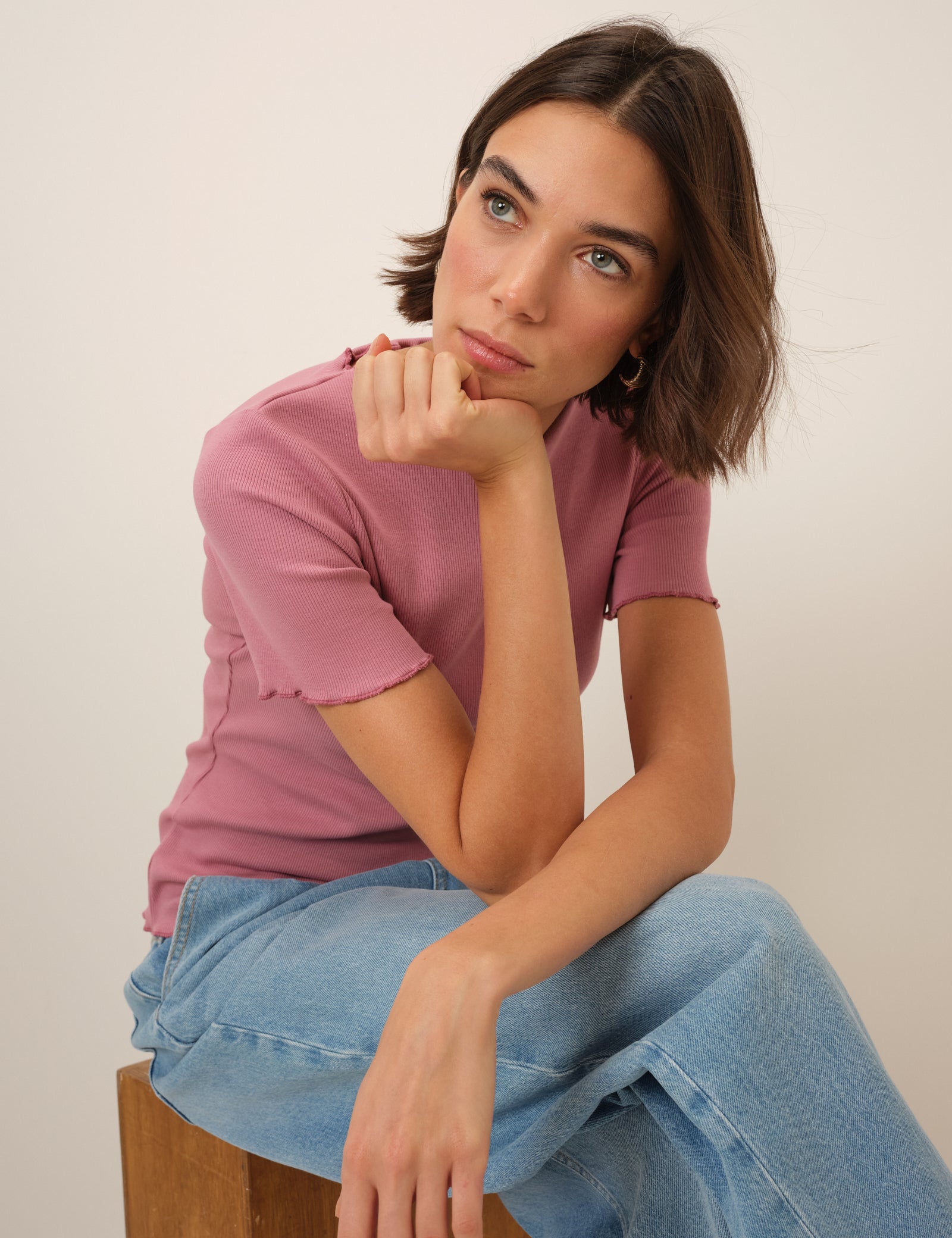 Dusty rose ribbed t-shirt.