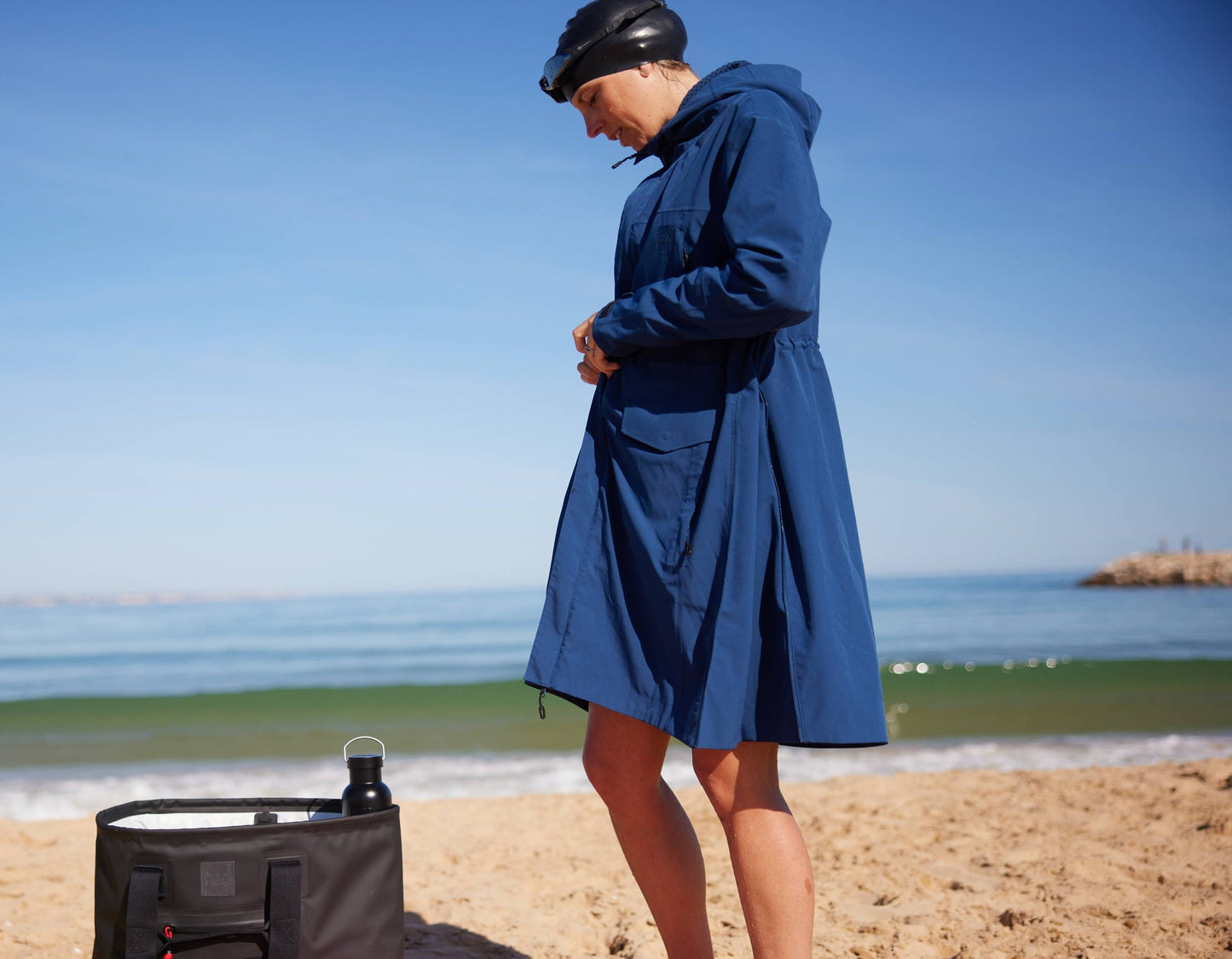 Women's Pursuit Waterproof Lightweight Changing Robe Jacket-Ocean Blue