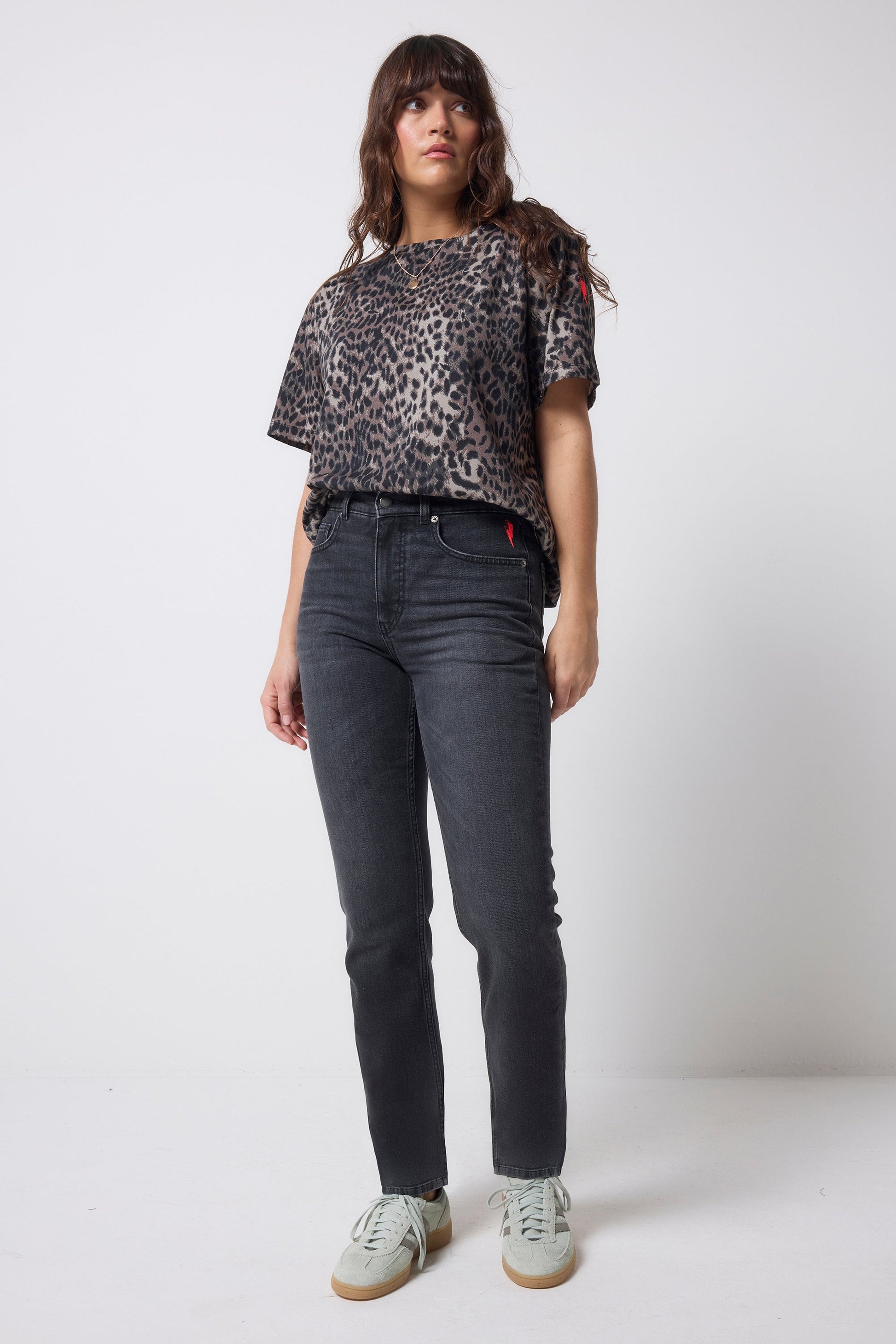 Washed black boyfriend jeans.