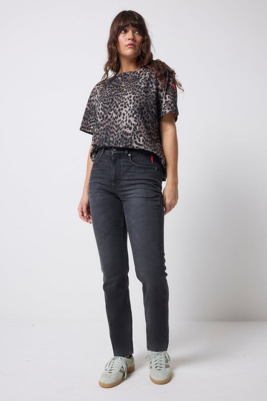 Washed black boyfriend jeans.