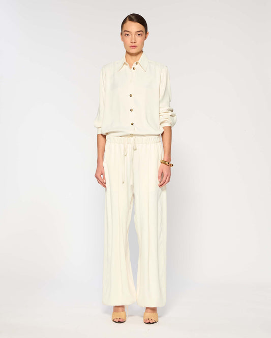 Casual joggers in ecru cream colour.