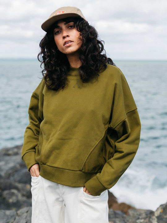 Organic cotton sweatshirt in marsh green.