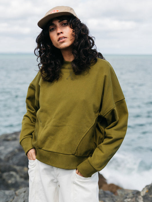 Organic cotton sweatshirt in marsh green.