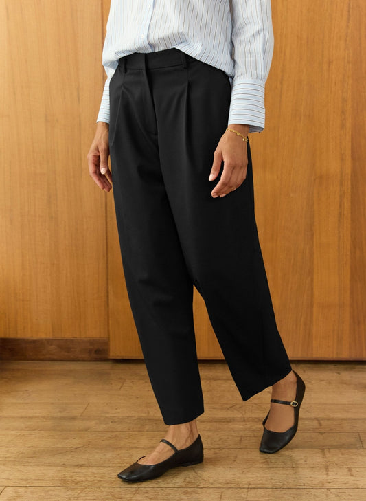 Evora Wool Blend Barrel Leg Trousers / Caviar Black