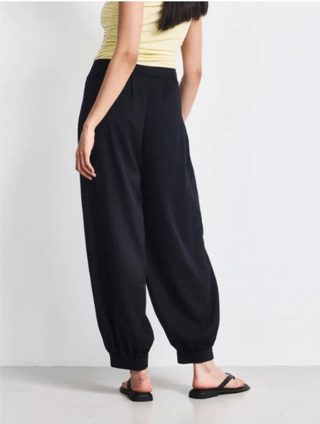 Lumi Smart Trouser in Black