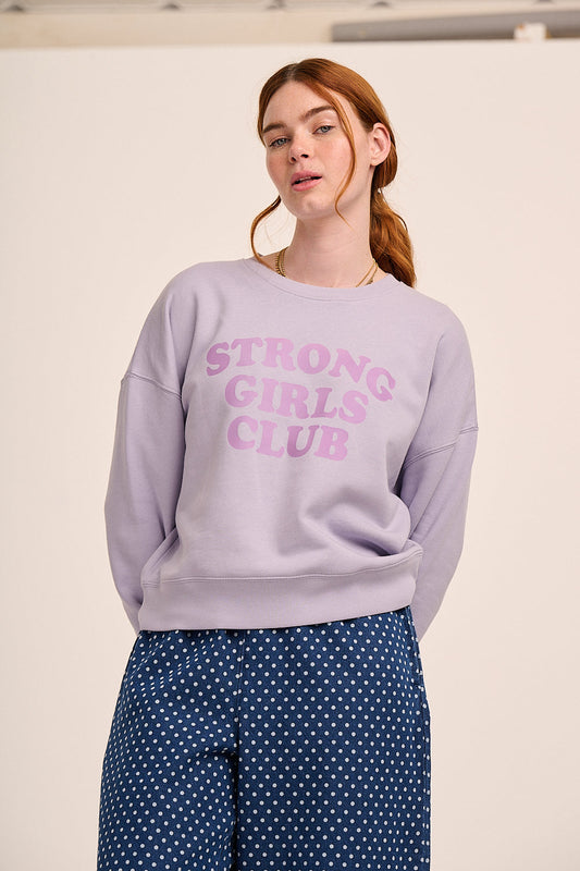 Lilac sweatshirt with ‘Strong Girls Club’ slogan, crew neckline, long sleeves, and relaxed fit.