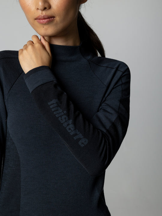 Black merino wool seamless baselayer.